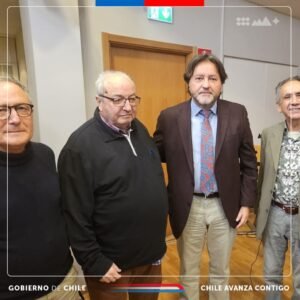 En la foto, de izquierda a derecha; el escritor Luis Cordova, el escritor Jorge Contreras Alday, el Embajador de Chile en Suecia Tucapel Jiménes Fuentes y el escritor Alejandro Fuentes